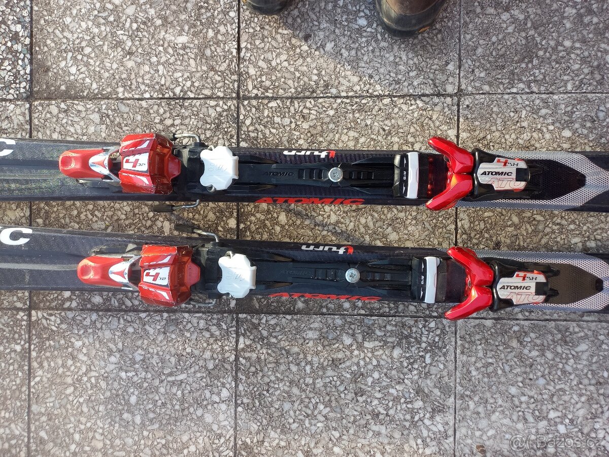 Použité carvingové lyže Atomic - 4