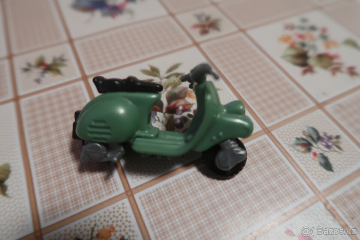 Gumové sada autíček z Kinder vajíček - 4