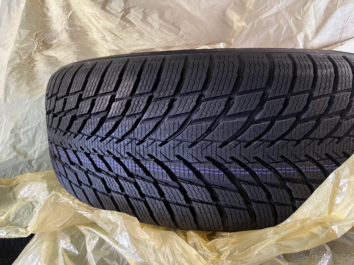 Nokian WR Snowprof P 215/55 R17 - 4