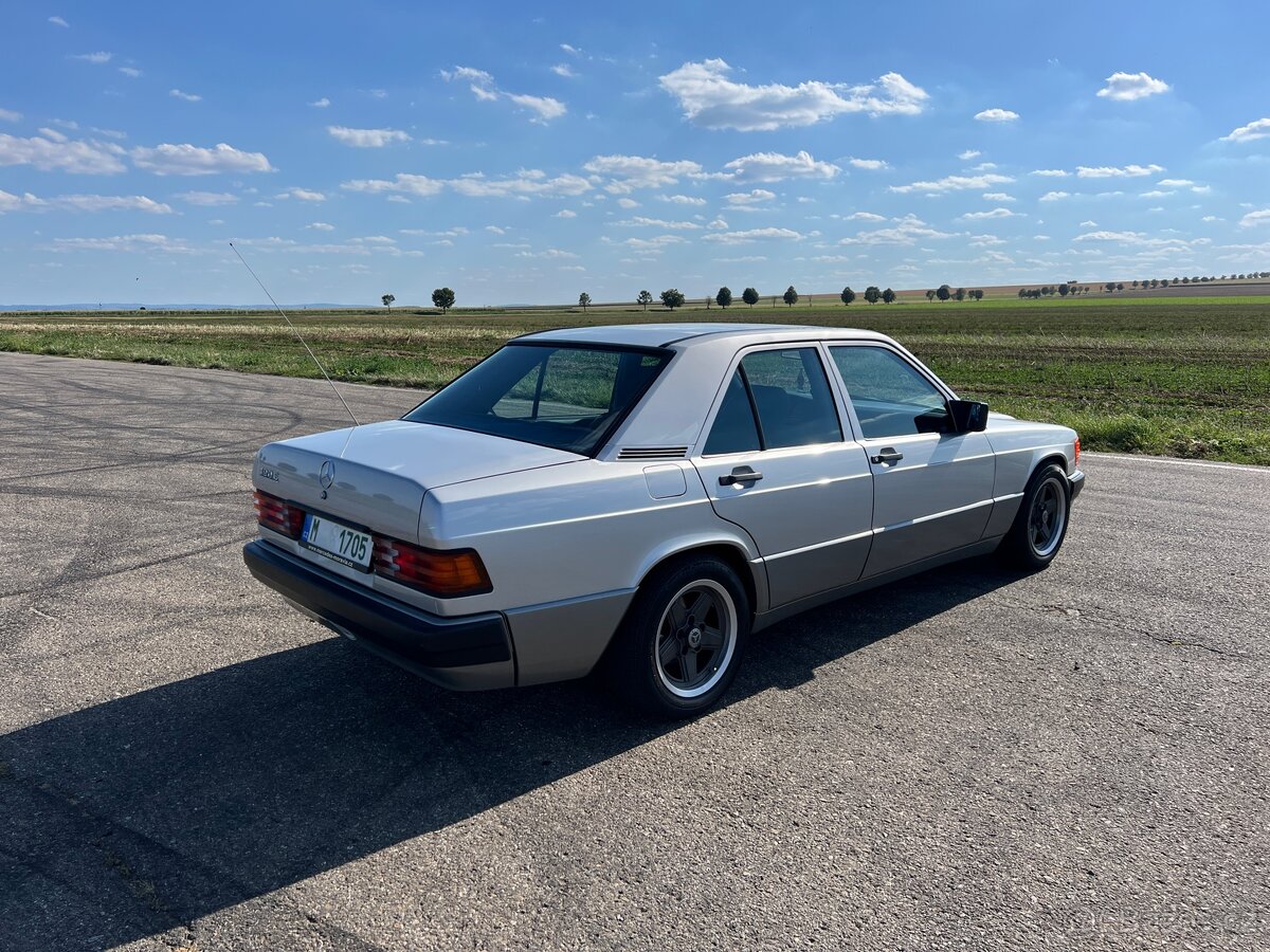 Mercedes-Benz 190 E 2.0i - 4