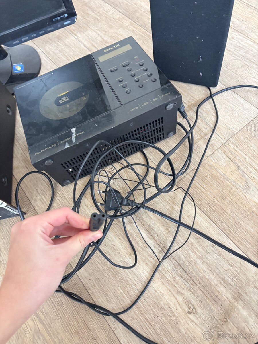 Monitor, DVD přehrávač atd - 4