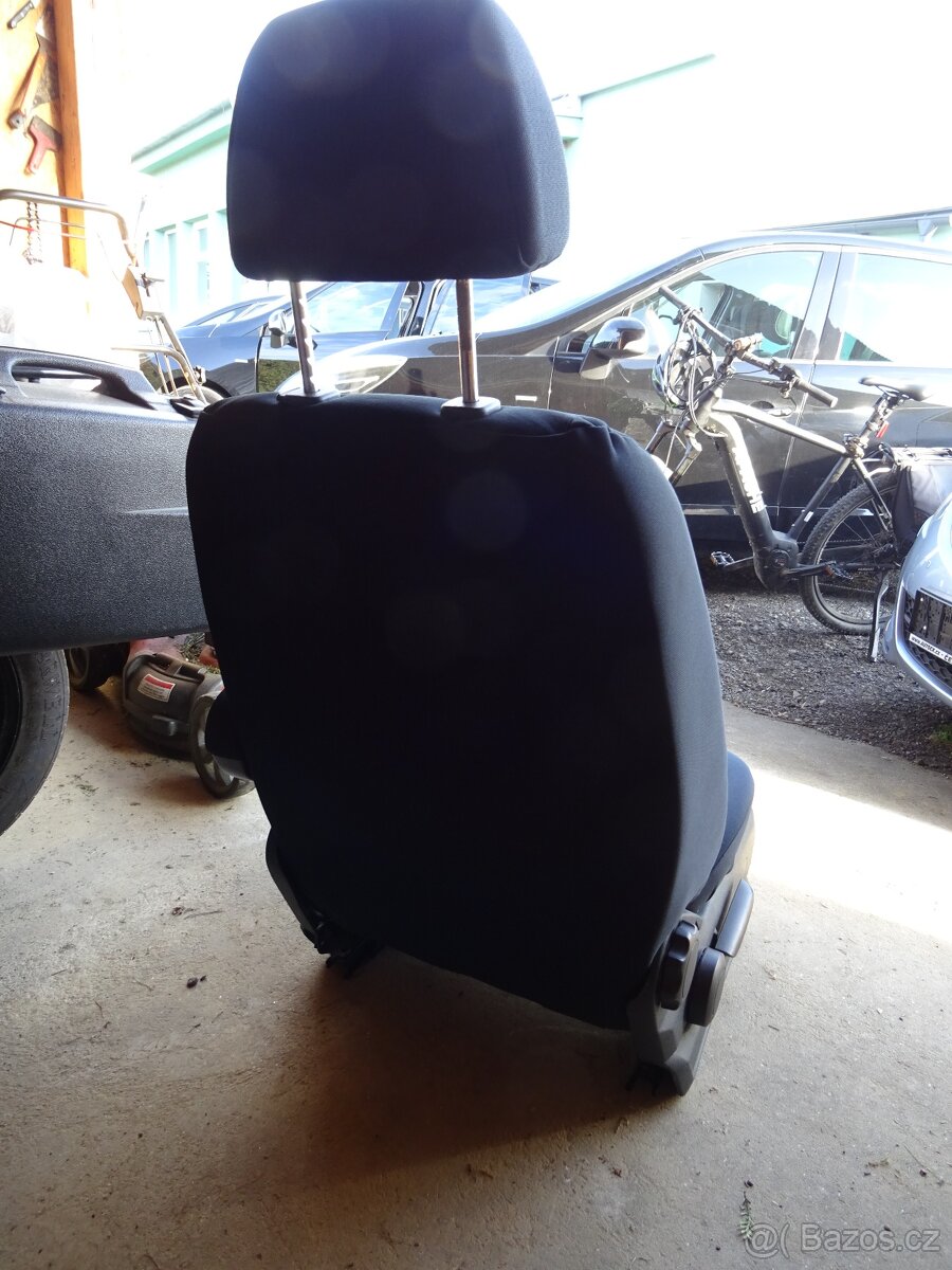 Sedadlo a podstavec pravá strana Sprinter 906-Crafter-06-17 - 4