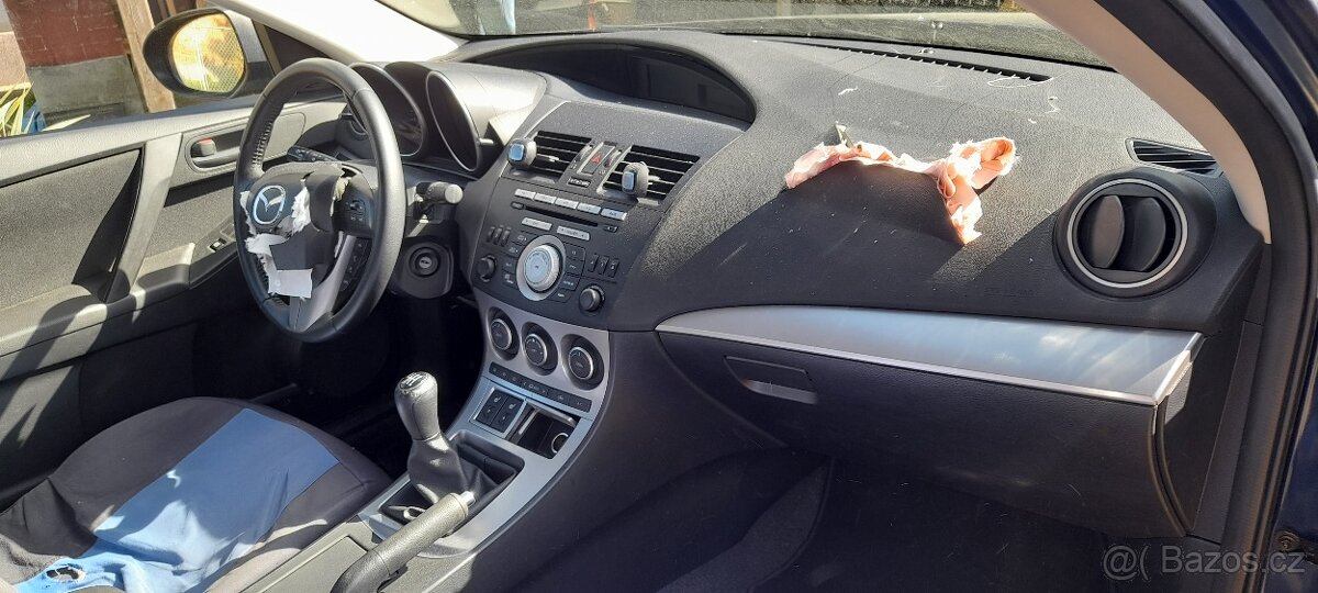 Mazda 3 AA Sedan modrá - 4