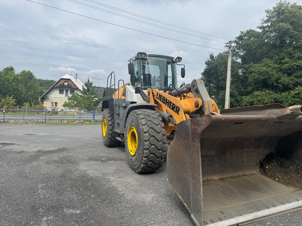 Kolový nakladač Liebherr 566 rok 15 a 8700 mth TOP - 4