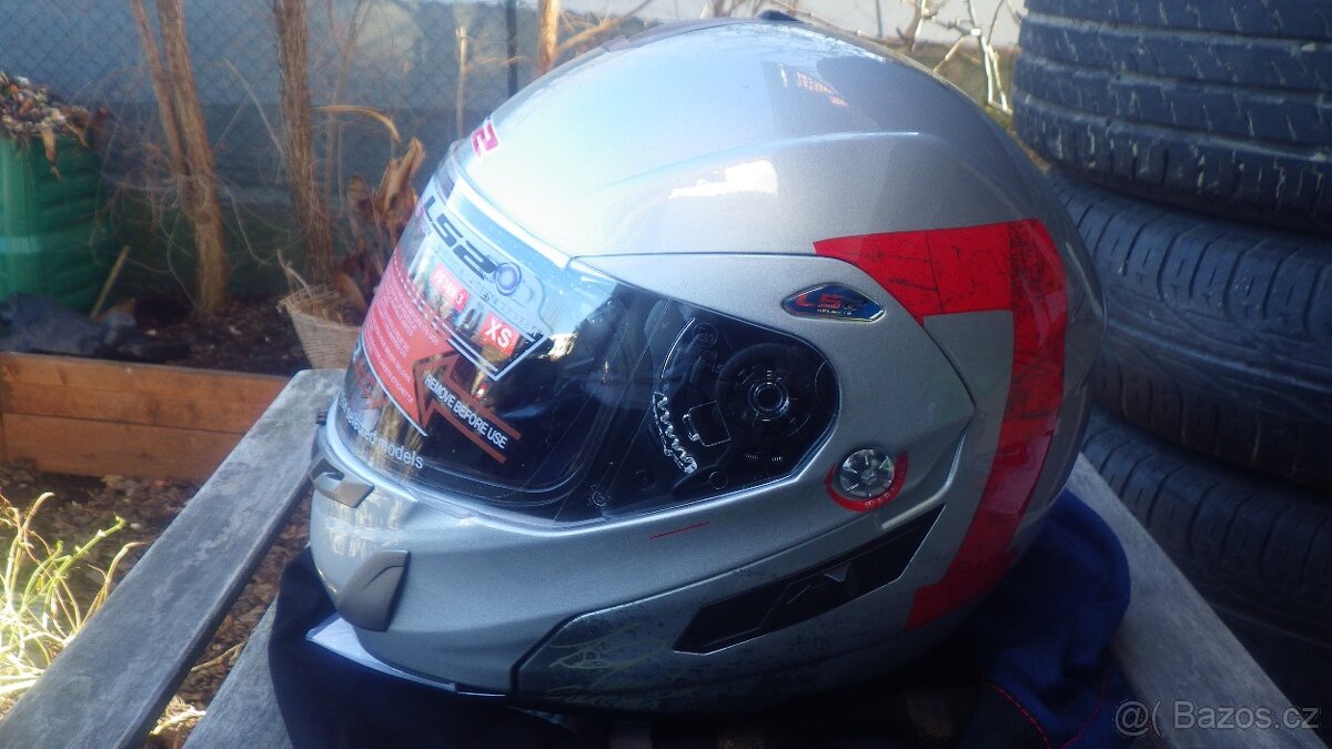 Nová vyklápěcí helma LS2 - 4