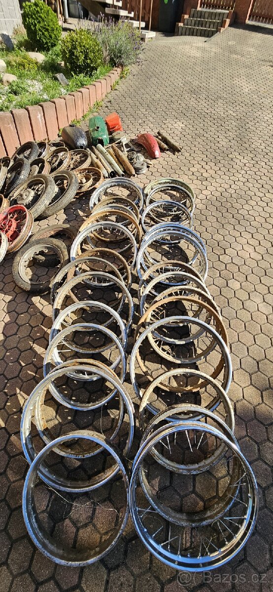 Kola nádrž výfuk blatník Jawa ČZ - 4