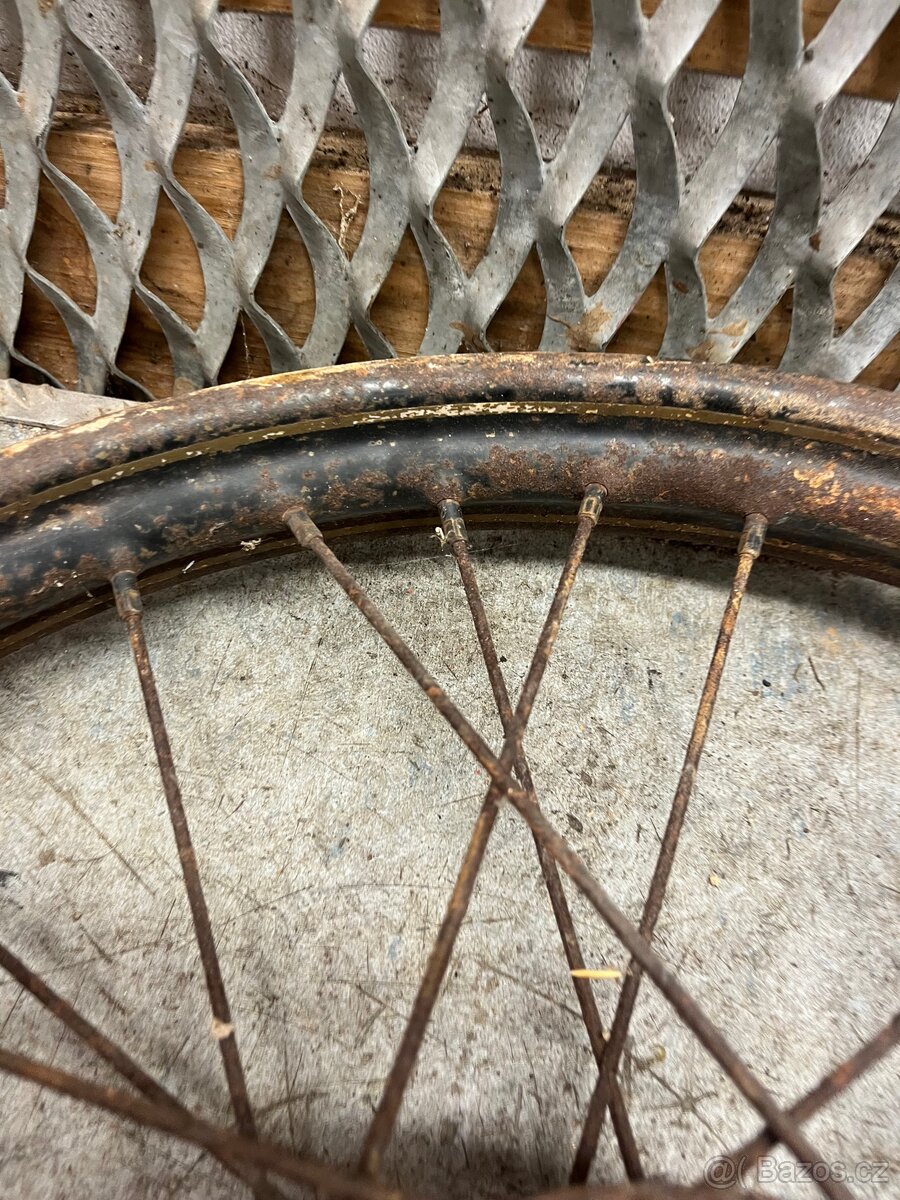 Přední kolo nejspíš ČZ 150C - patina - 4