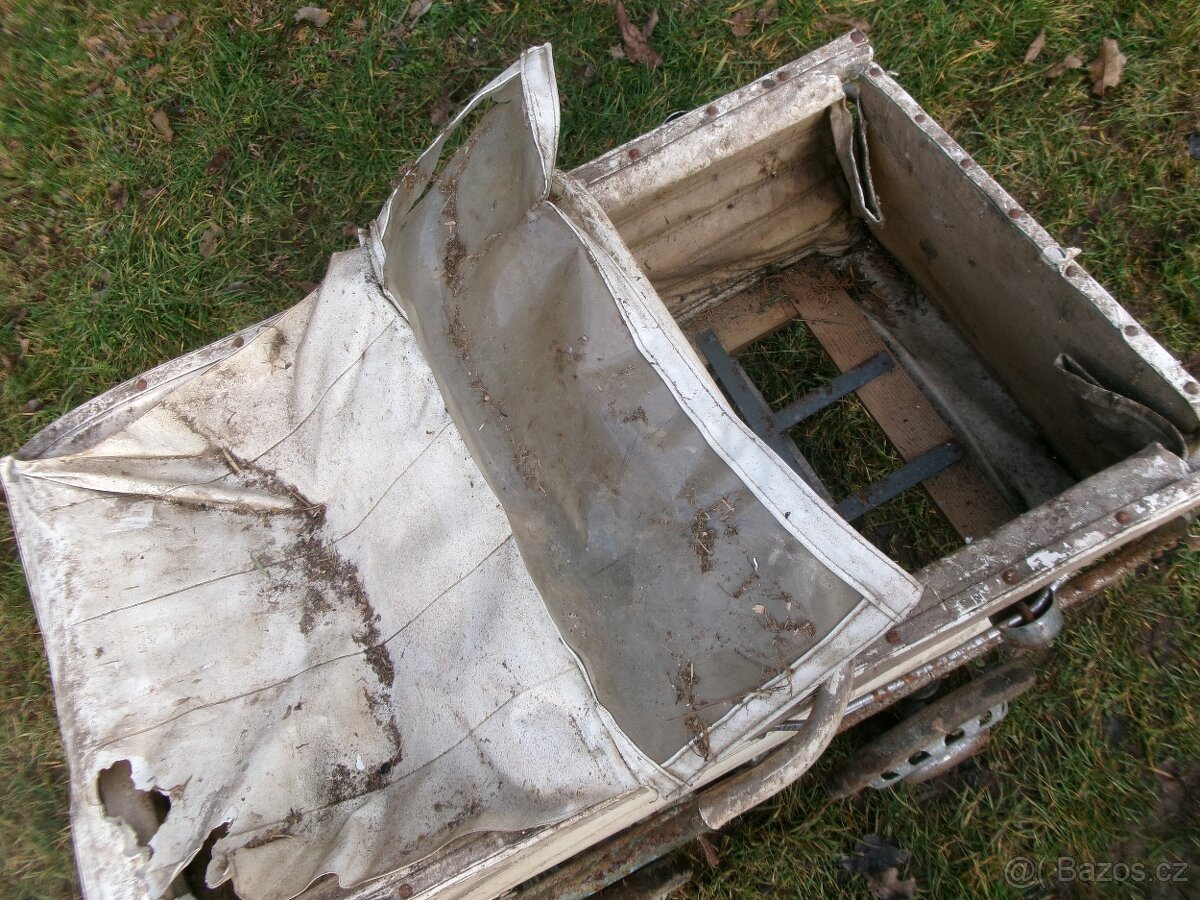 prodám starý kočárek zn.LIBERTA Mělník a další..... Starý dě - 4