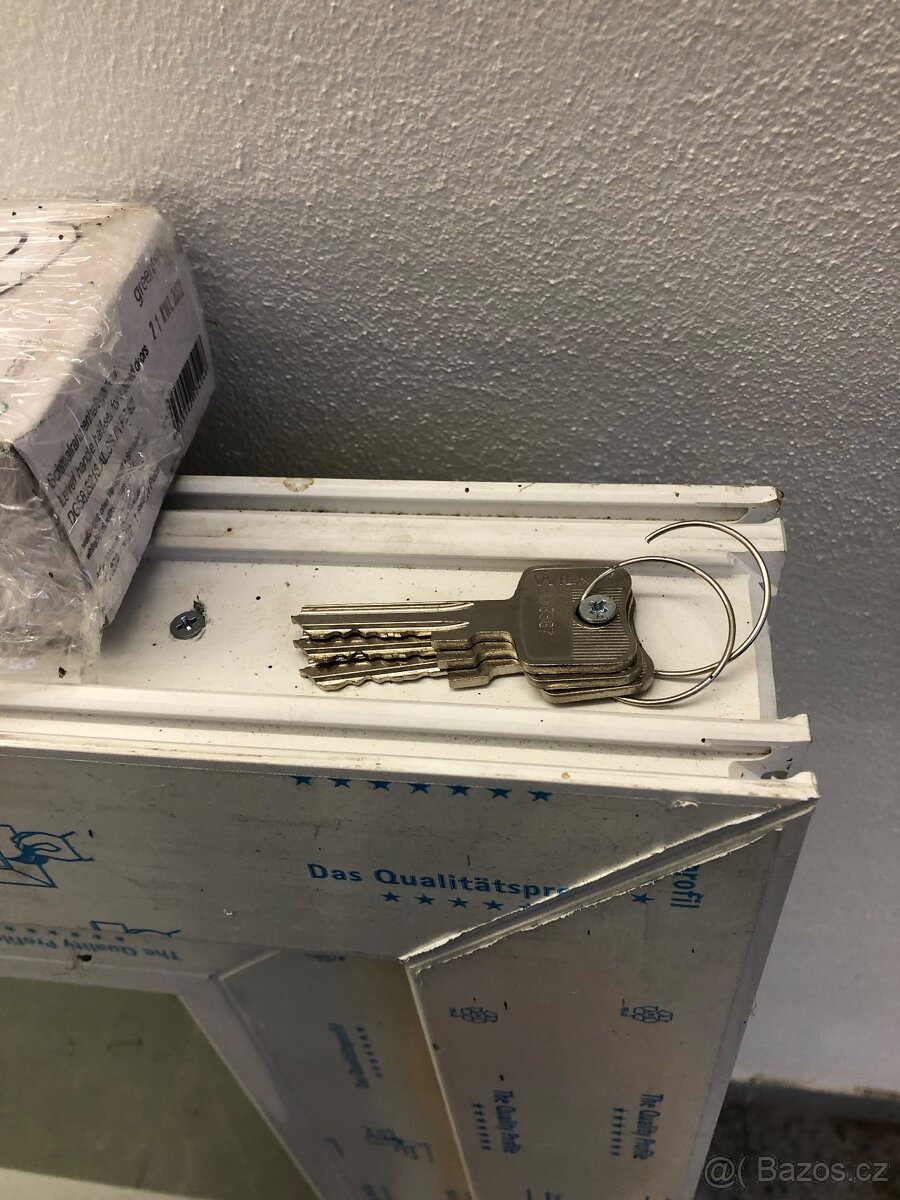 Vchodové plastové dveře bílé Pravé výplň mléčné celosklo - 4