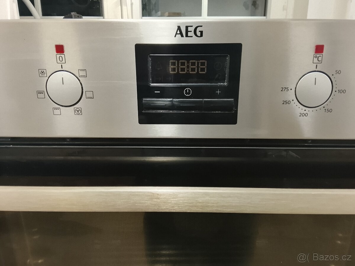 Vestavná trouba AEG - 4