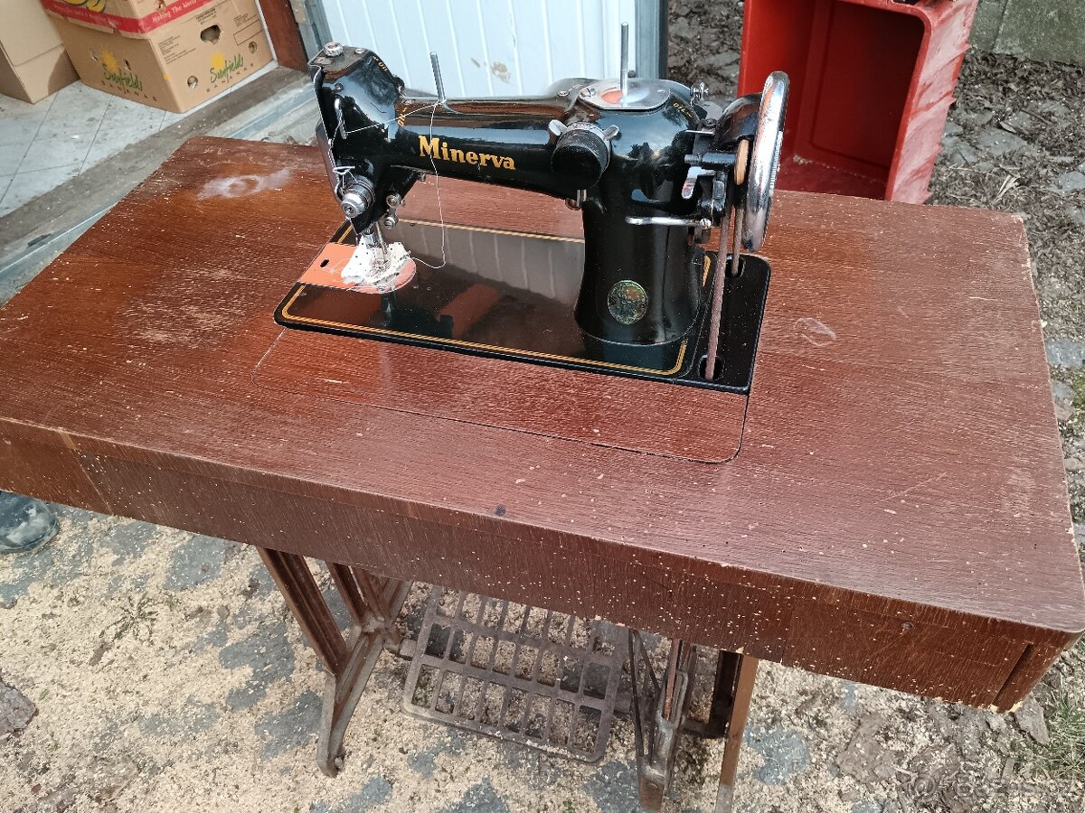 Prodám šlapací šicí stroj Minerva - 4