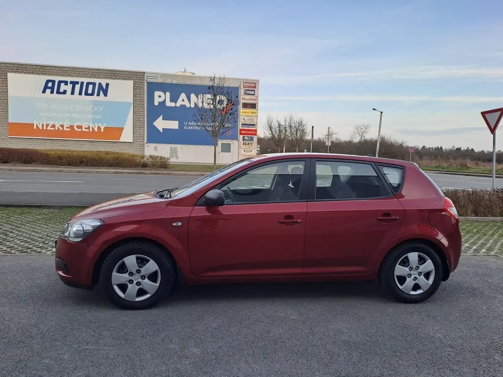 Kia Cee´d, 1.6CRDI ČR 2.MAJ PĚKNÉ AUTO - 4
