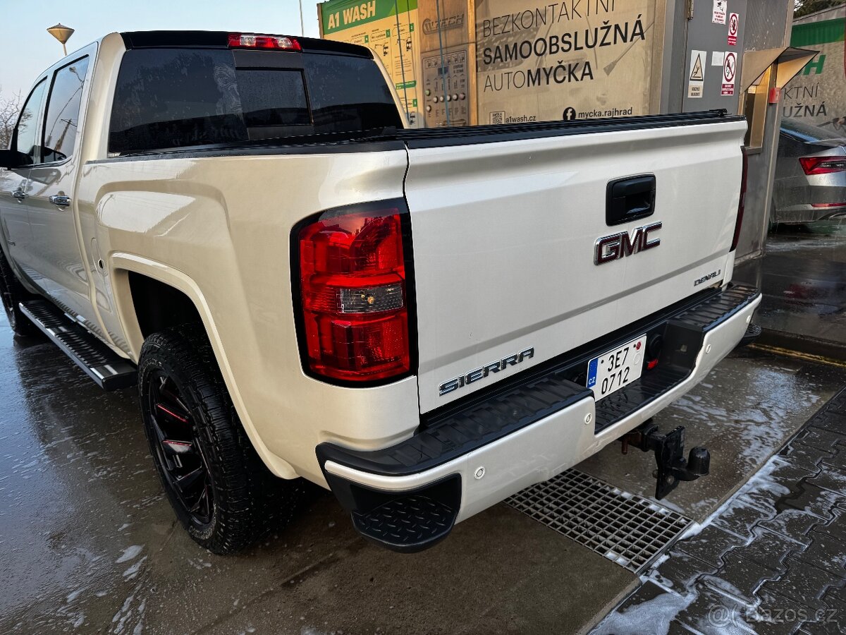 GMC SIERRA DENALI - 4