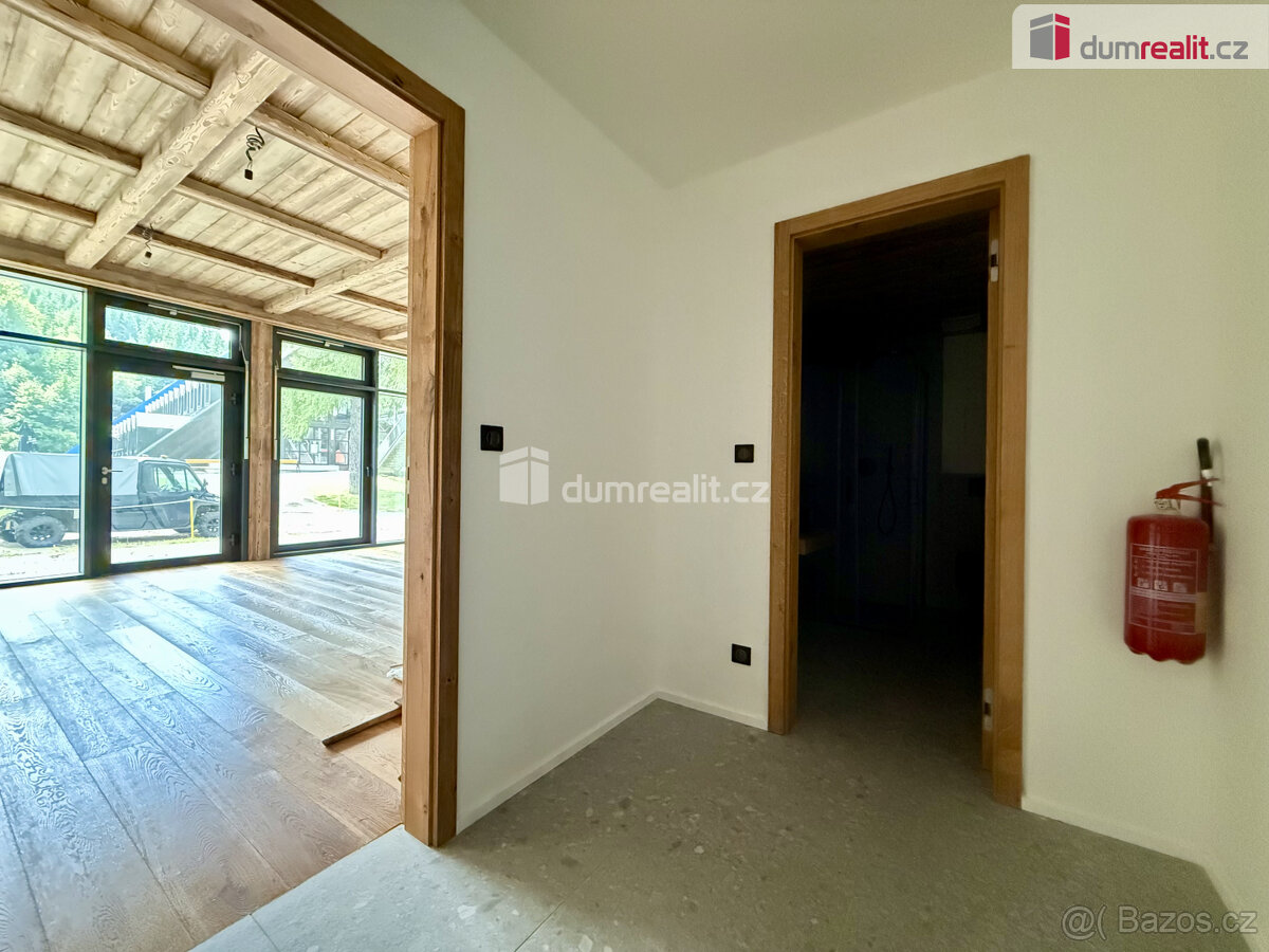 pronájem komerčního prostoru, 45m2 + terasa, Harrachov - 4