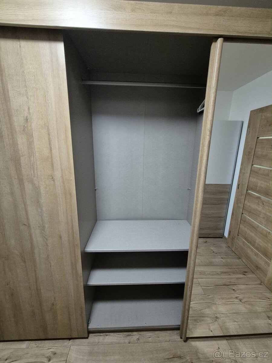 Šatní skříň TOP stav šířka 280 cm - 4