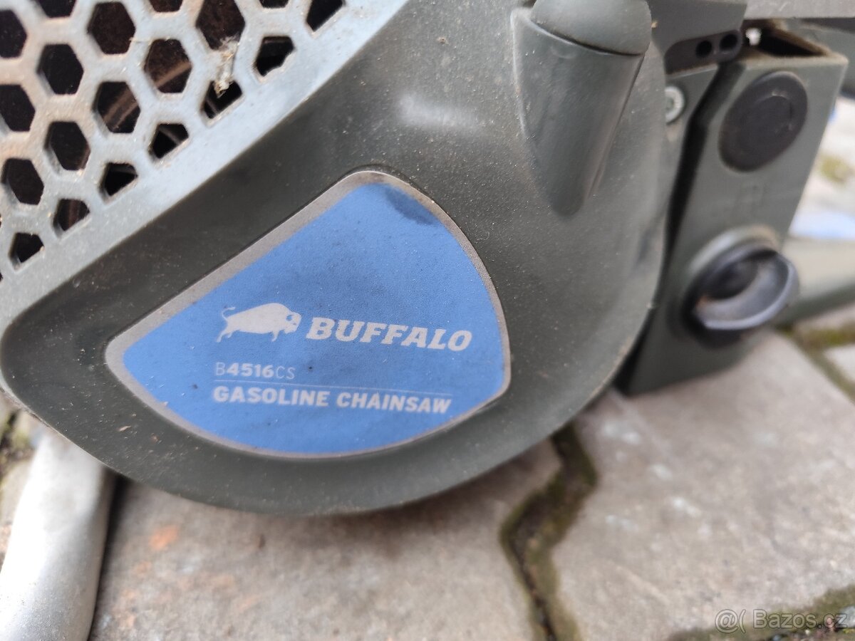 Dvě motorové pily - 4