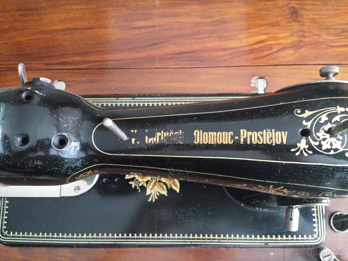 Starožitný skříňový šicí stroj BOBBIN s příslušenstvím - 4