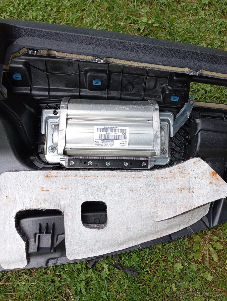 BMW e91 palubní deska - 4