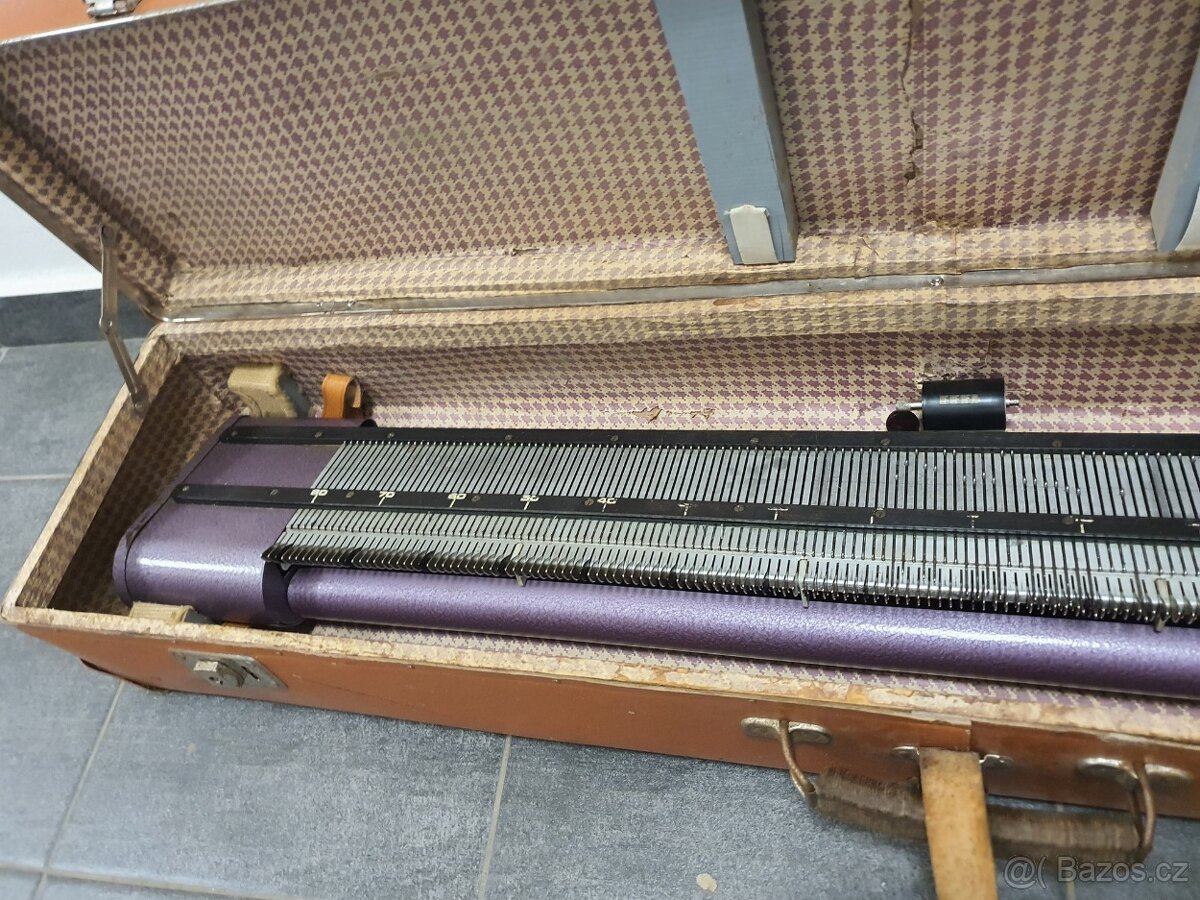 retro ČSSR pletací stroj rok 1962 socializmus - 4