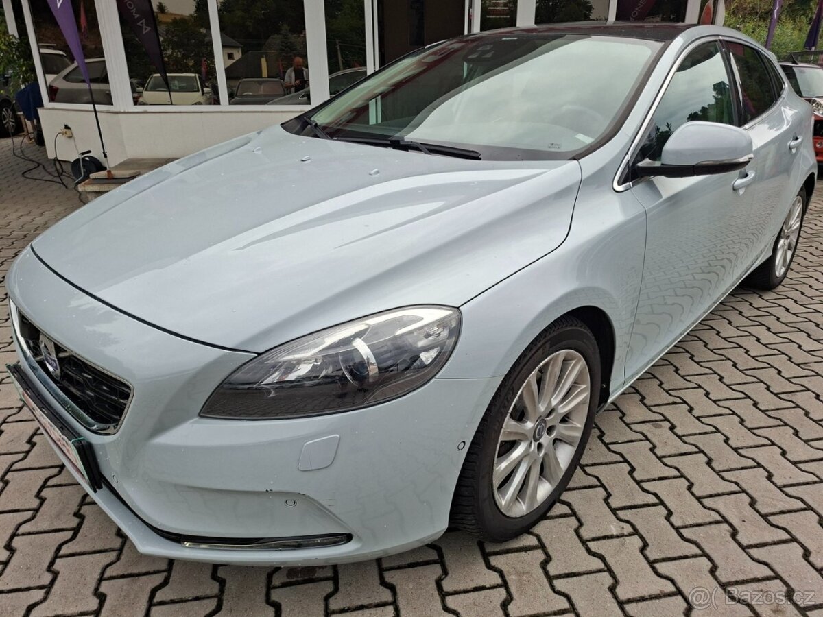 VOLVO V40 2.0D3 110kW AUT -1.MAJITEL - 4