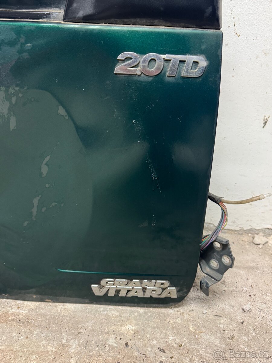 Suzuki Grand Vitara 1998-03, zadní 5. (páté) dveře poškozené - 4