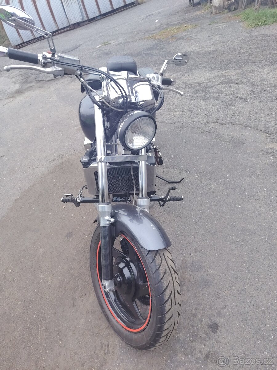 Prodám Honda VF 750 magna - 4