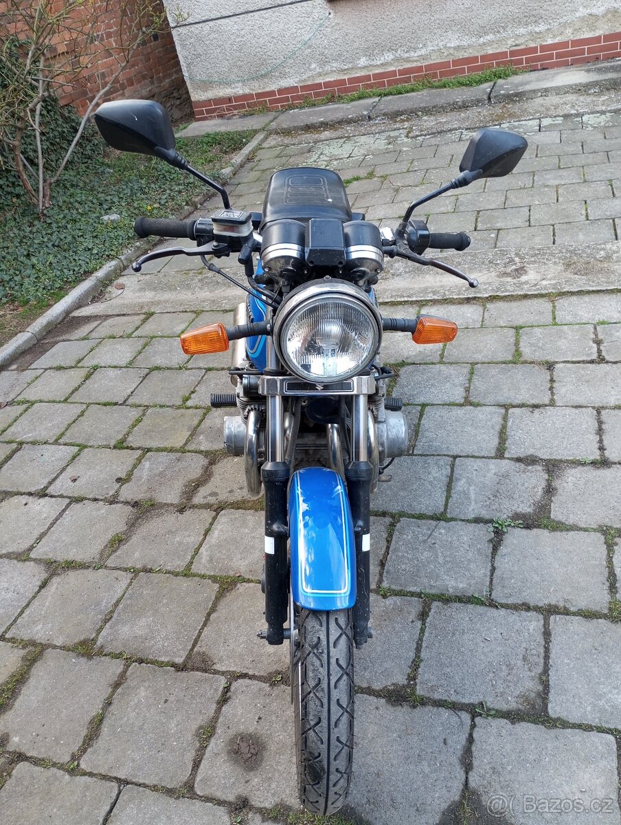 Suzuki GS 500E - 4