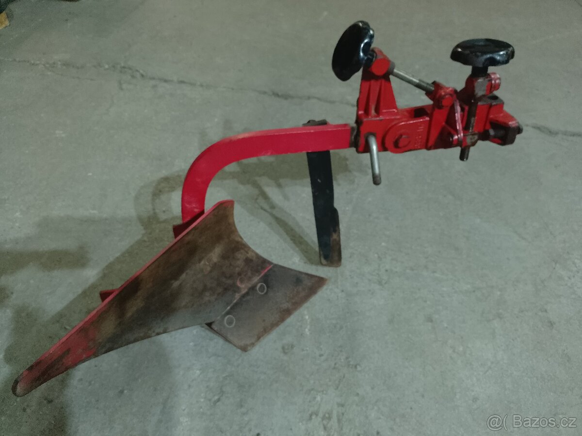 Vari jednostranný pluh,pravý+nastavovací těleso NT3 - 4