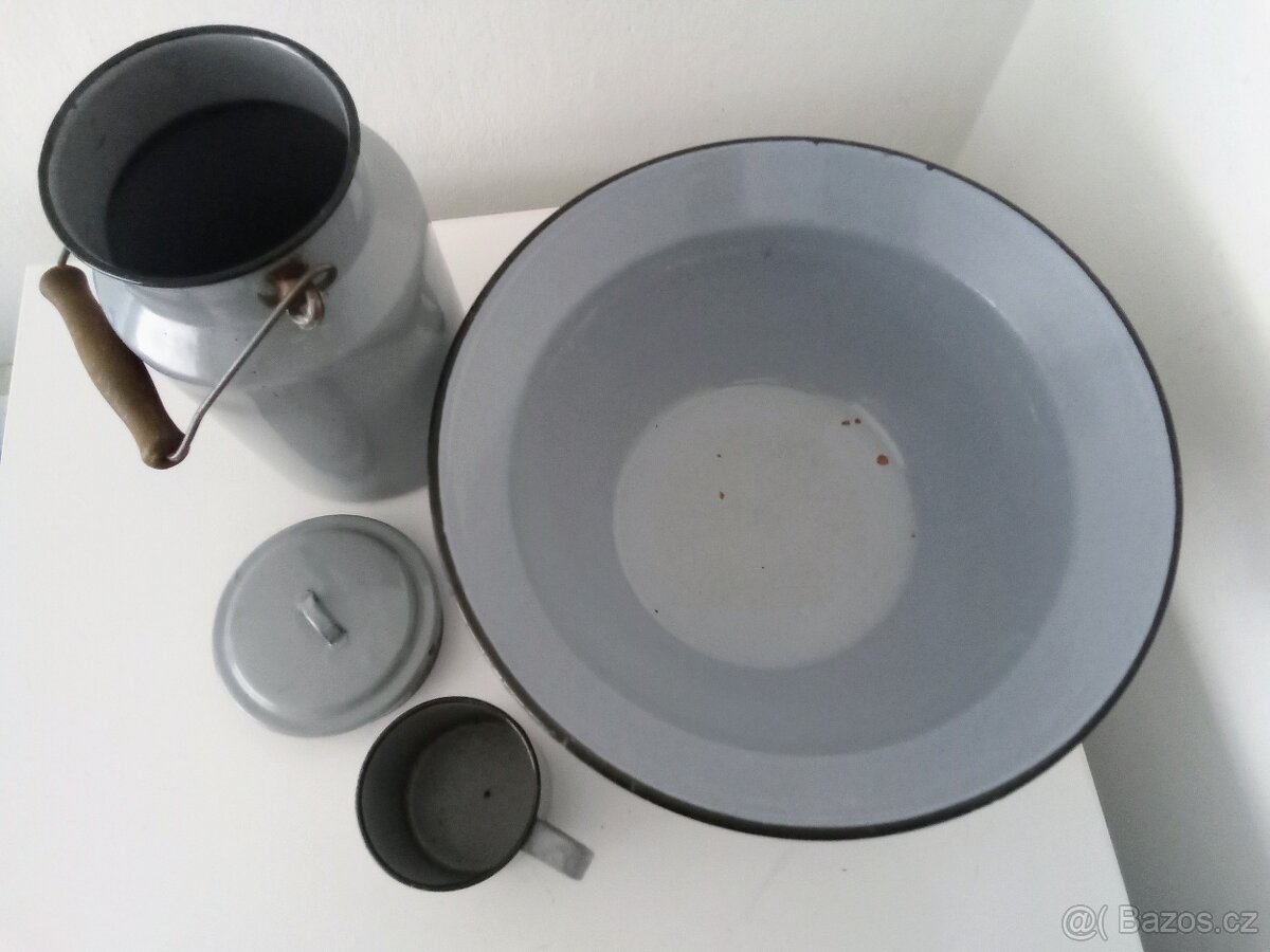 Staré, šedé, smaltované nádobí - 4