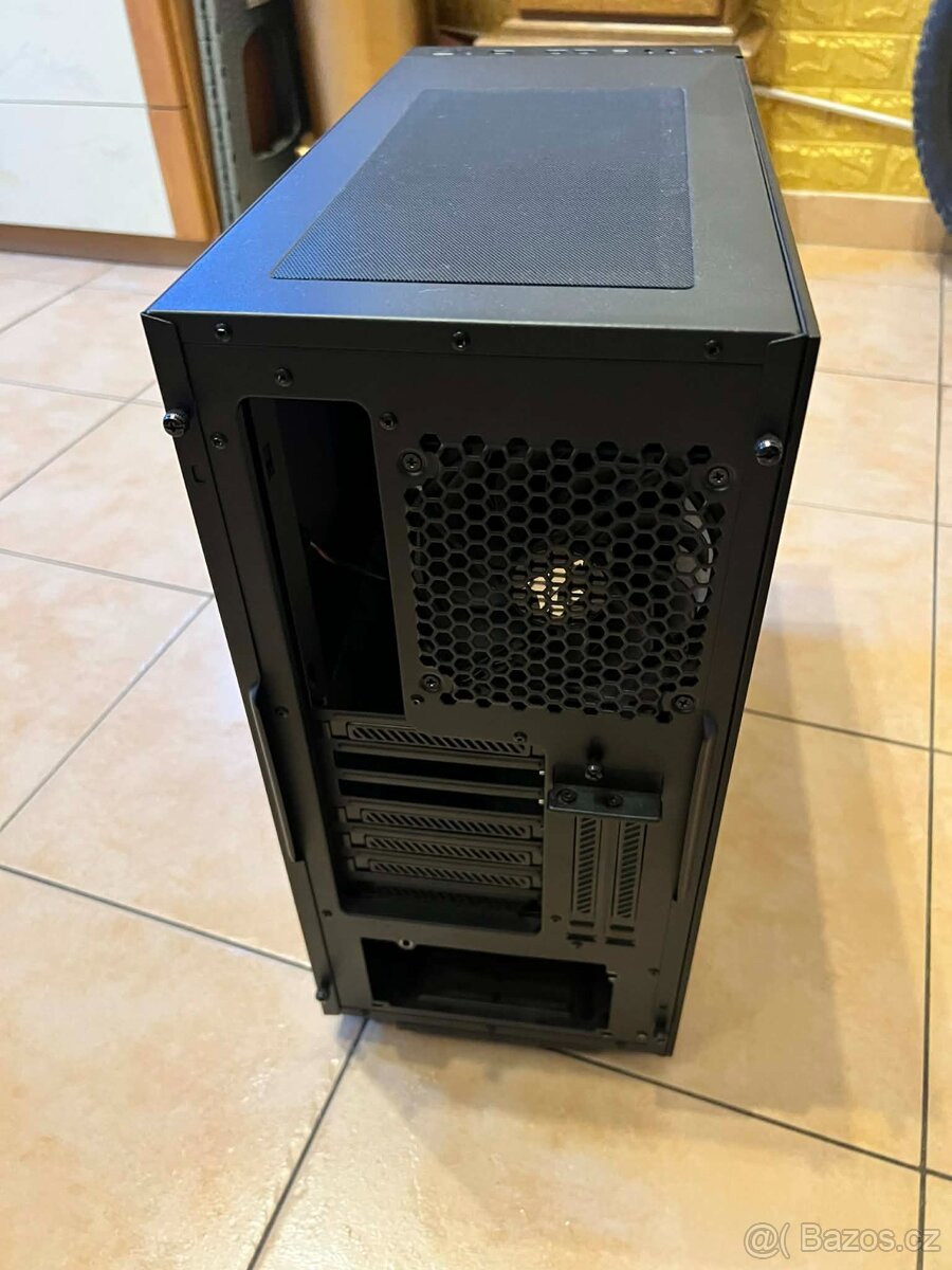 Gigabyte Aorus C300 Glass case - 4