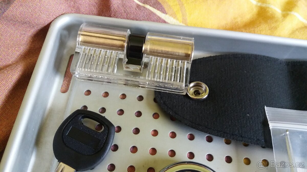 Průhledný FAB a visací zámek + rozšířená sada nástrojů - 4