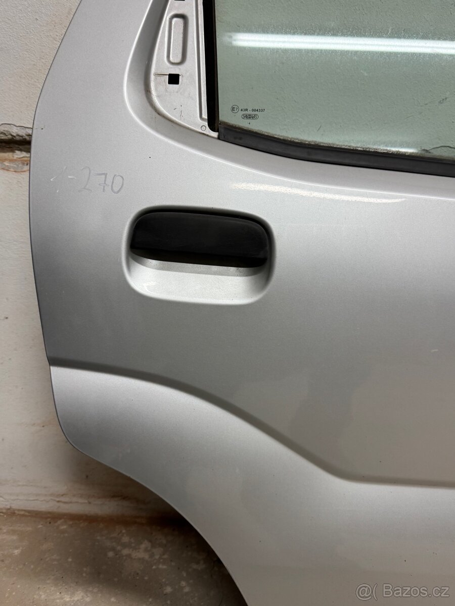 Suzuki Ignis 03-08, zadní dveře - 4