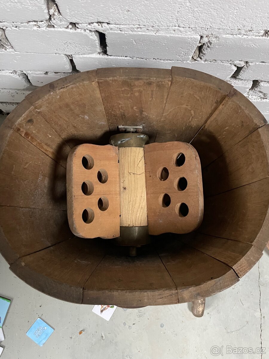 historický dřevěný máselník - 4