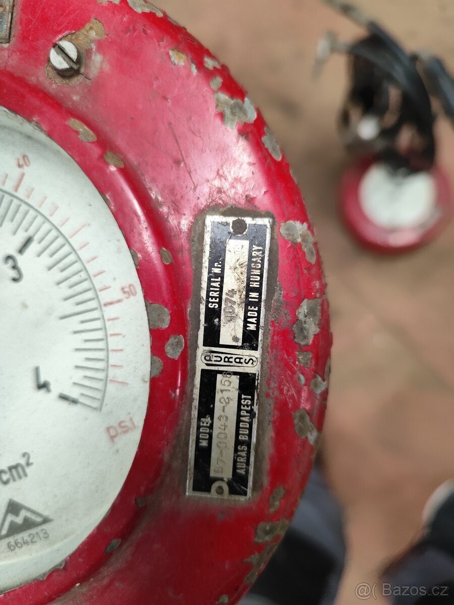 Retro měřič tlaku - 4