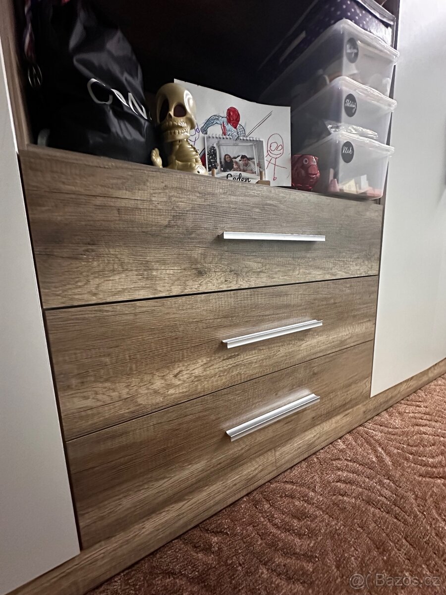 Velká šatní skříň 3metry - 4