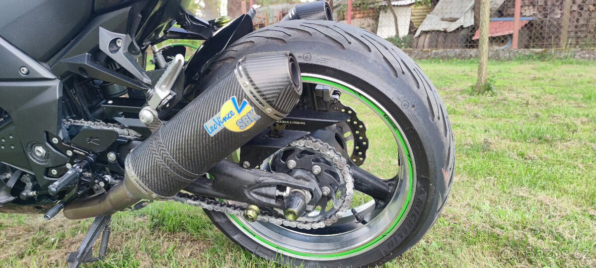 Kawasaki Z1000 - 4