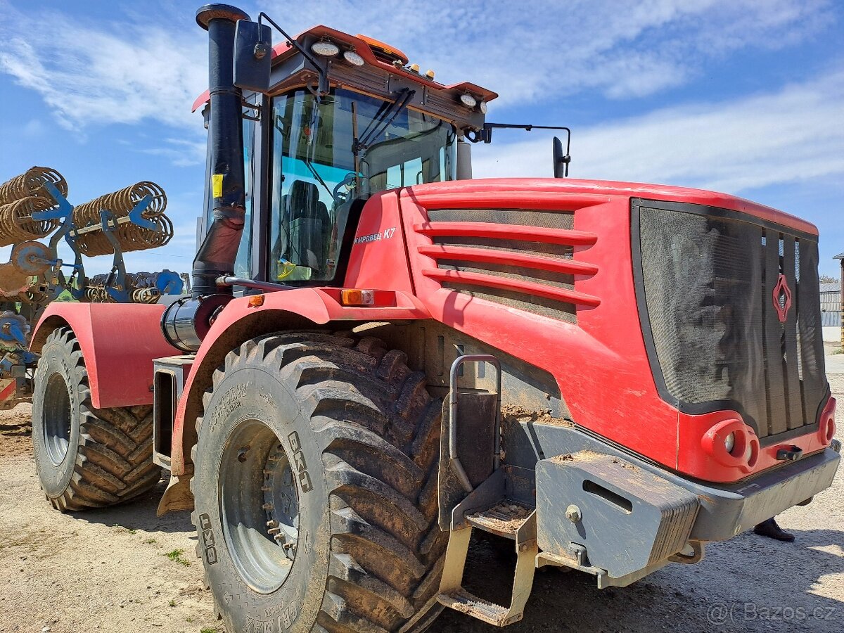 Kĺbový kolesový traktor Kirovec K744 - 4