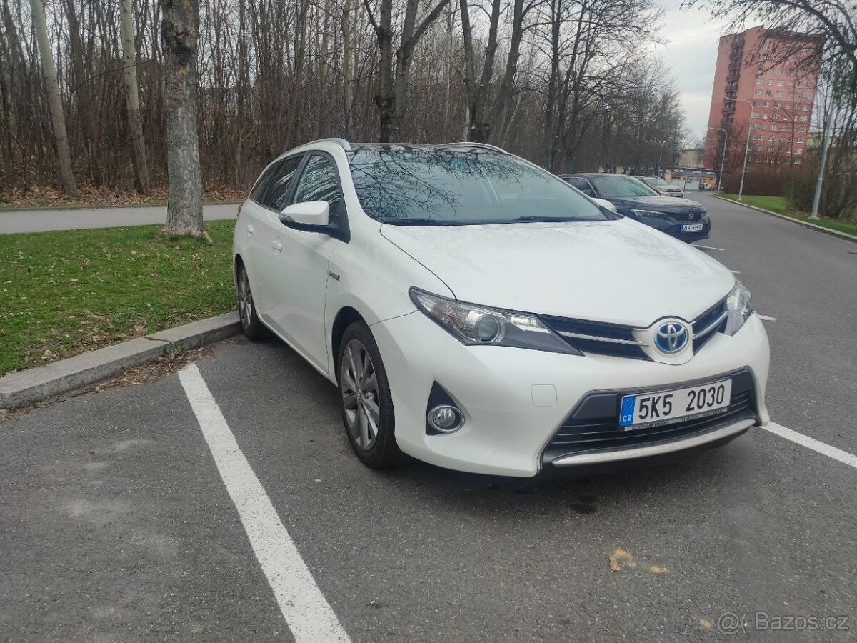 Toyota Auris 1,8 benzín/hybrid - 4
