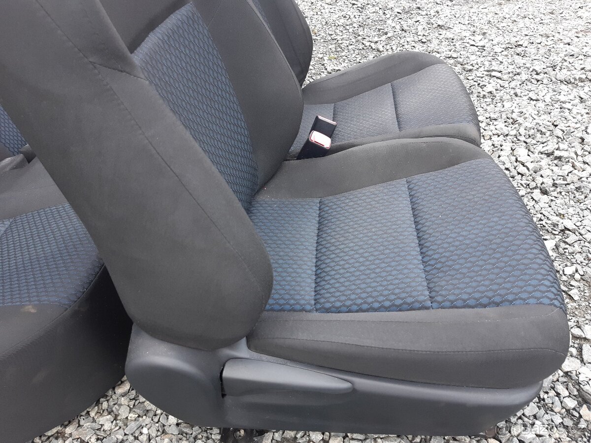 Toyota Auris sedačky - 4