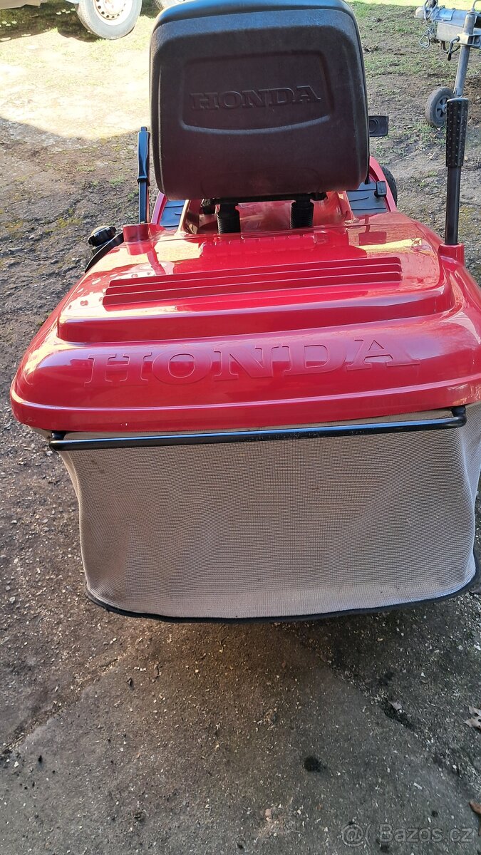 Zahradní traktůrek Honda - 4