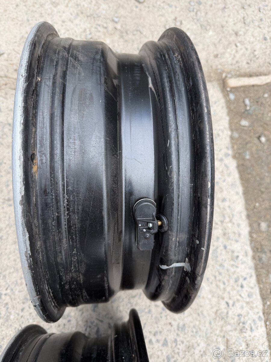 Prodám plechové dysky origo Renault 16" - 4