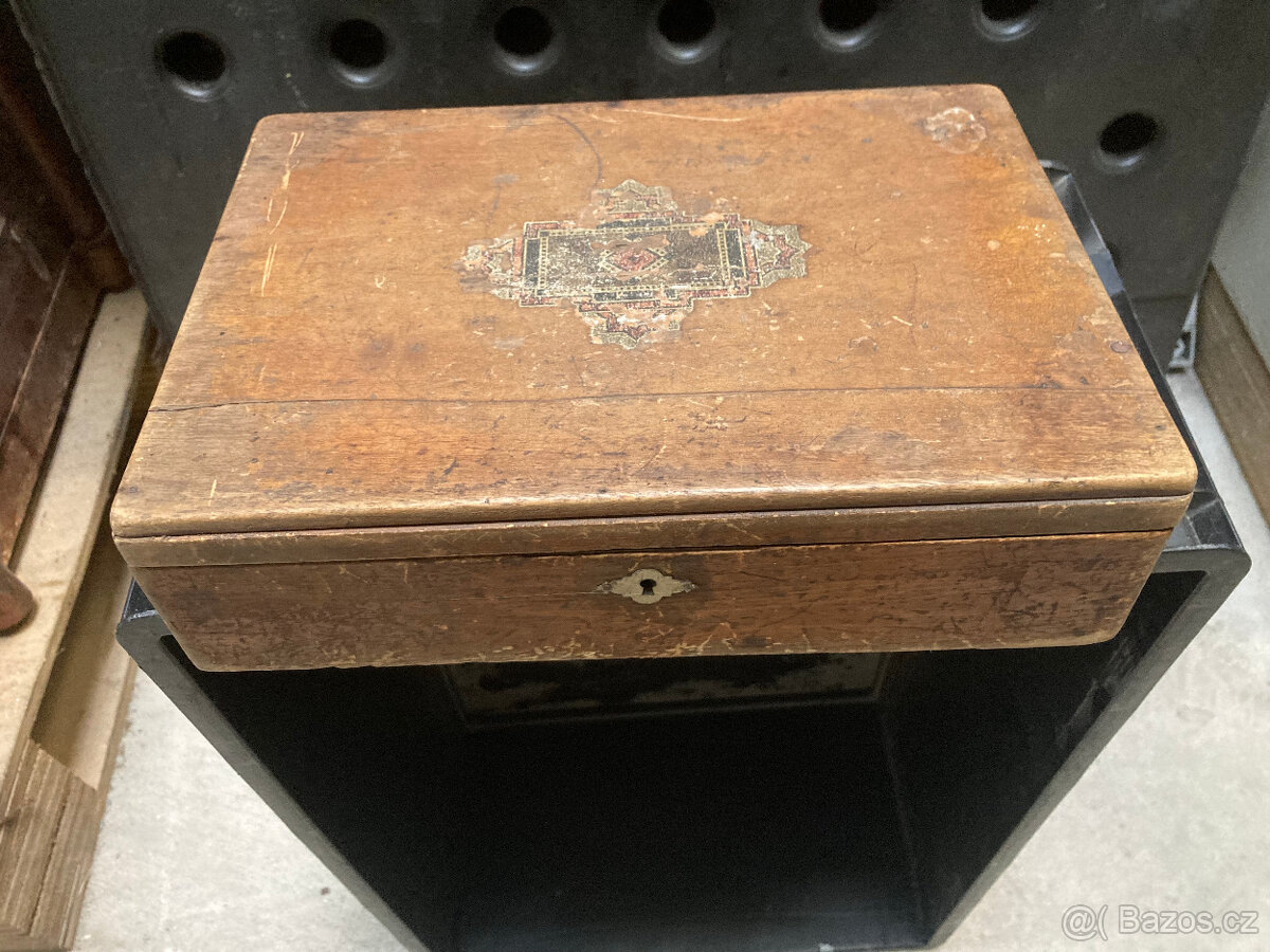 Šperkovnice dřevěná stará se zámkem 600 kč - 4