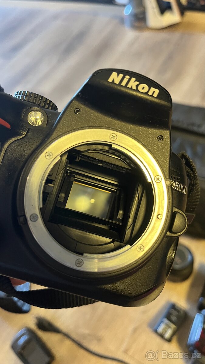 Nikon D5000 + příslušenství - 4