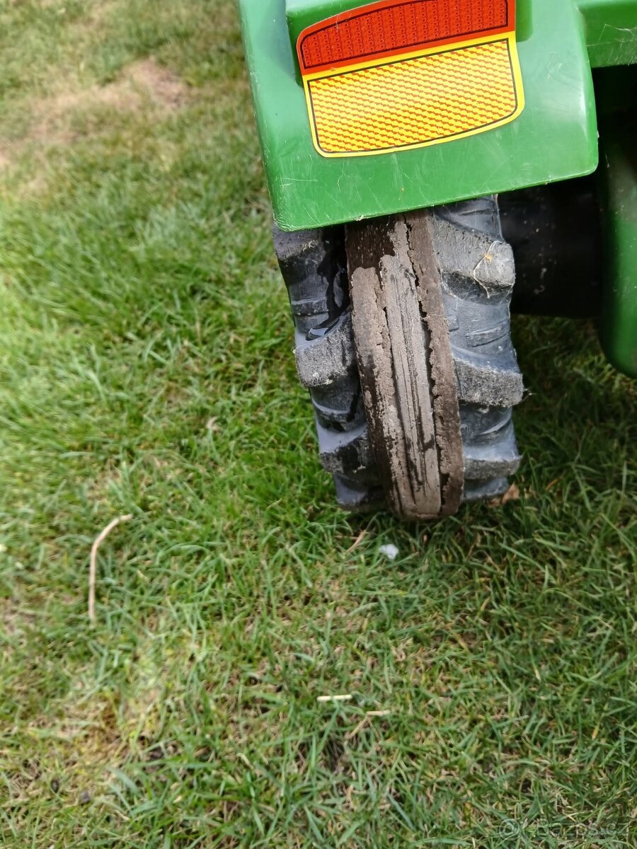 Šlapací traktor John Deere - 4