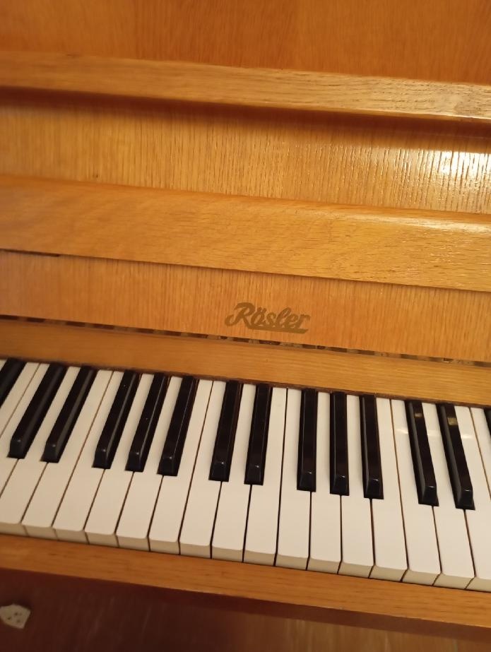 pěkné pianino Rösler, málo hrané, Plzeň - 4
