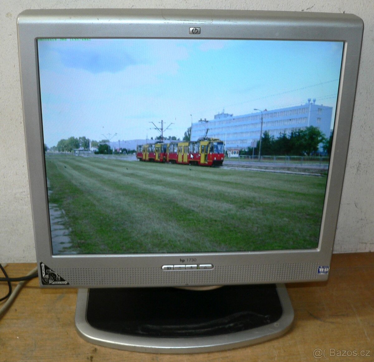 LCD monitor HP 17 palců, DVI, 5:4, otočný stojan - 4