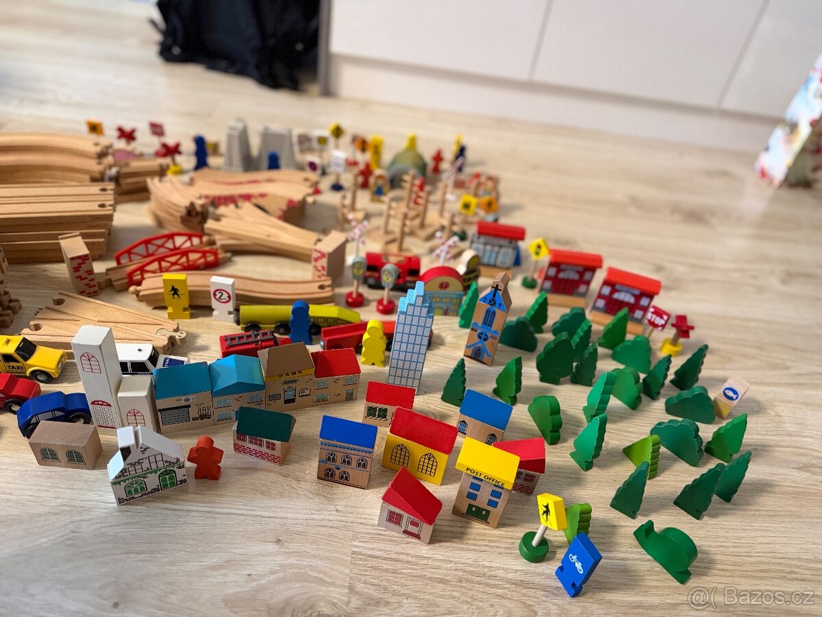 sada dřevěných kolejí + příslušenství, mašinky, vagony - 4