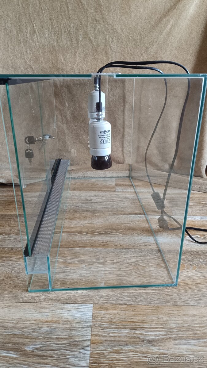 Prodám terárium s vybavením – 60×30×40 cm - 4