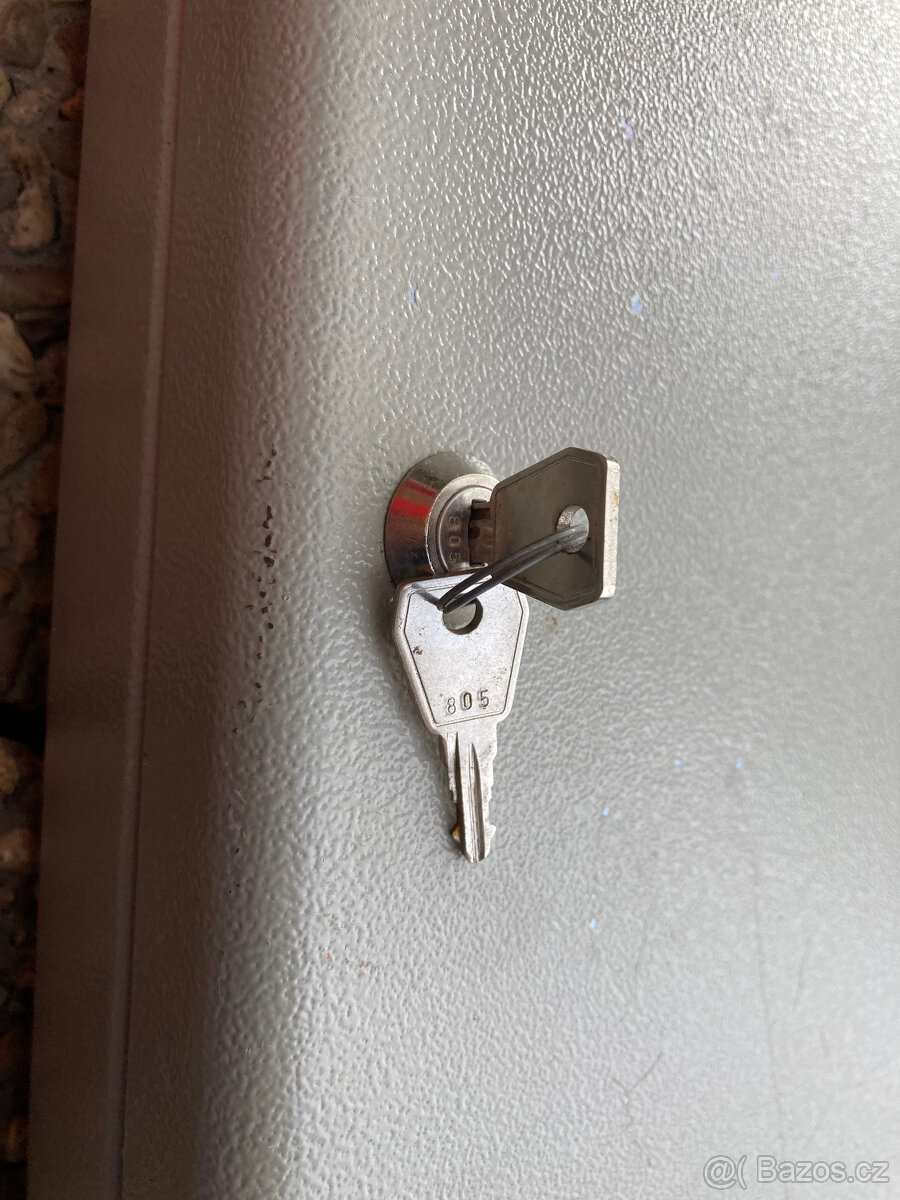 Skříňka na klíče nástěnná za 300 kč - 4