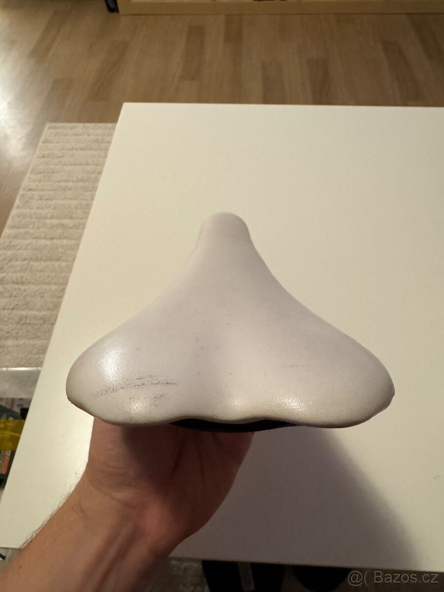 Silnicni sedlo bile no name - 4